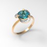 Золотое кольцо с топазом London Blue и фианитами