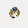 Мужское золотое кольцо с корундом сапфир и фианитами
