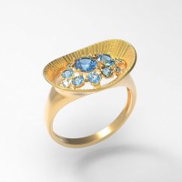 Золотое кольцо с голубыми топазами